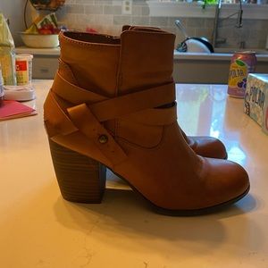 American Eagle Outfitters ankle bootie 3” heel